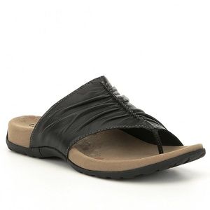 NWOT Taos Black Wide Band Thong Sandals
